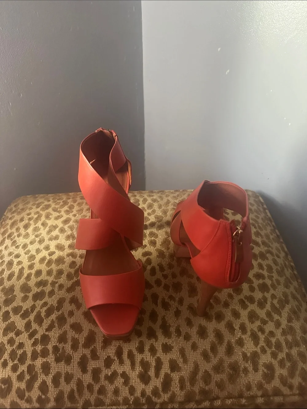 Pour La Victoire Tifara red-orange crisscross platform sandals New 9